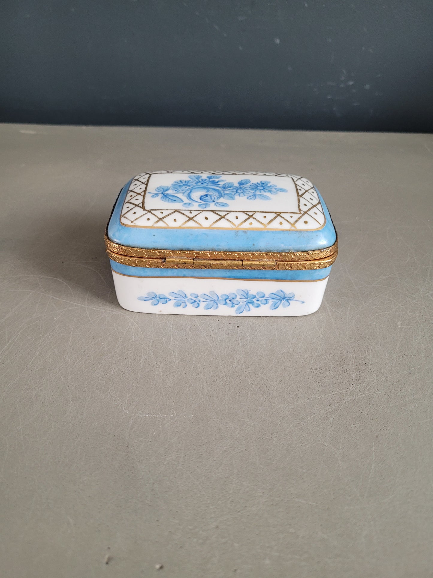 Pilulier en porcelaine peint à la main - Ref 389