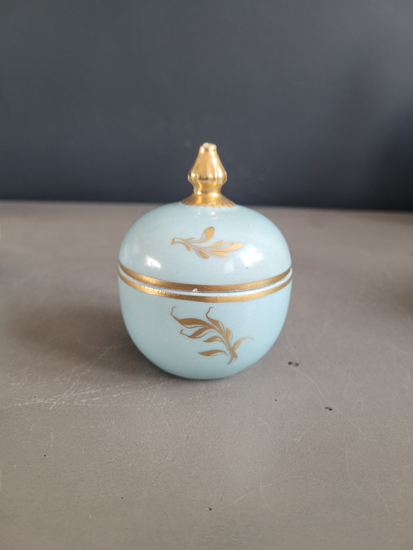 Ensemble de salle de bain en porcelaine ciel et or - Ref 413