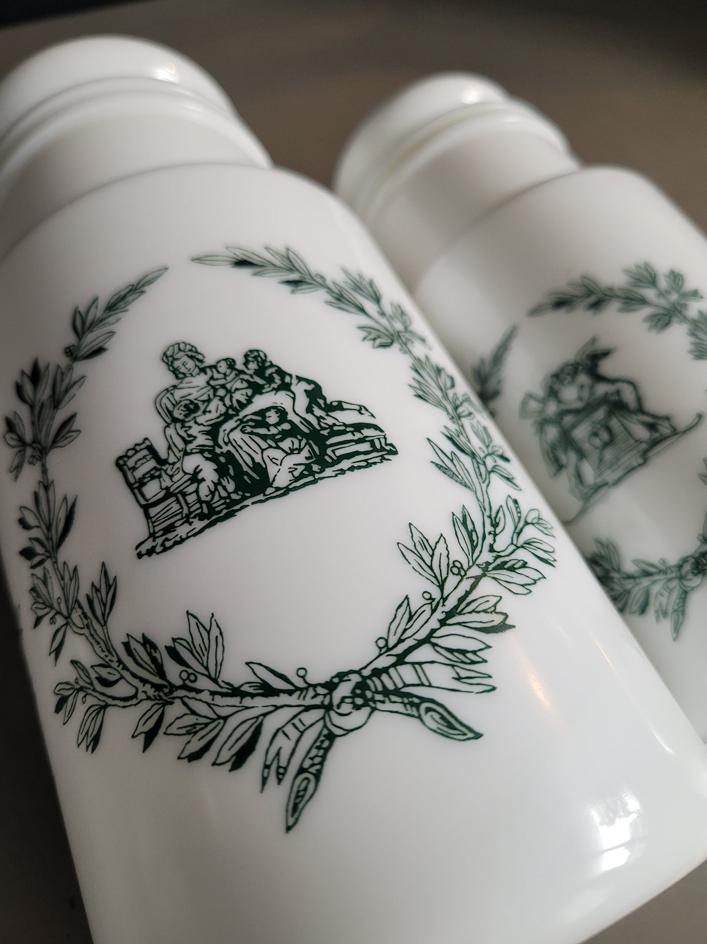 Lot de 2 pots d'apothicaire en verre opaline blanc - Herboristerie - Ref 231