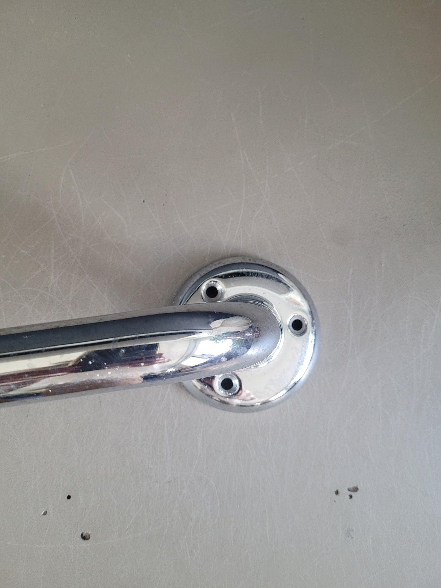 Poignée porte serviette murale chromée - Ref 141