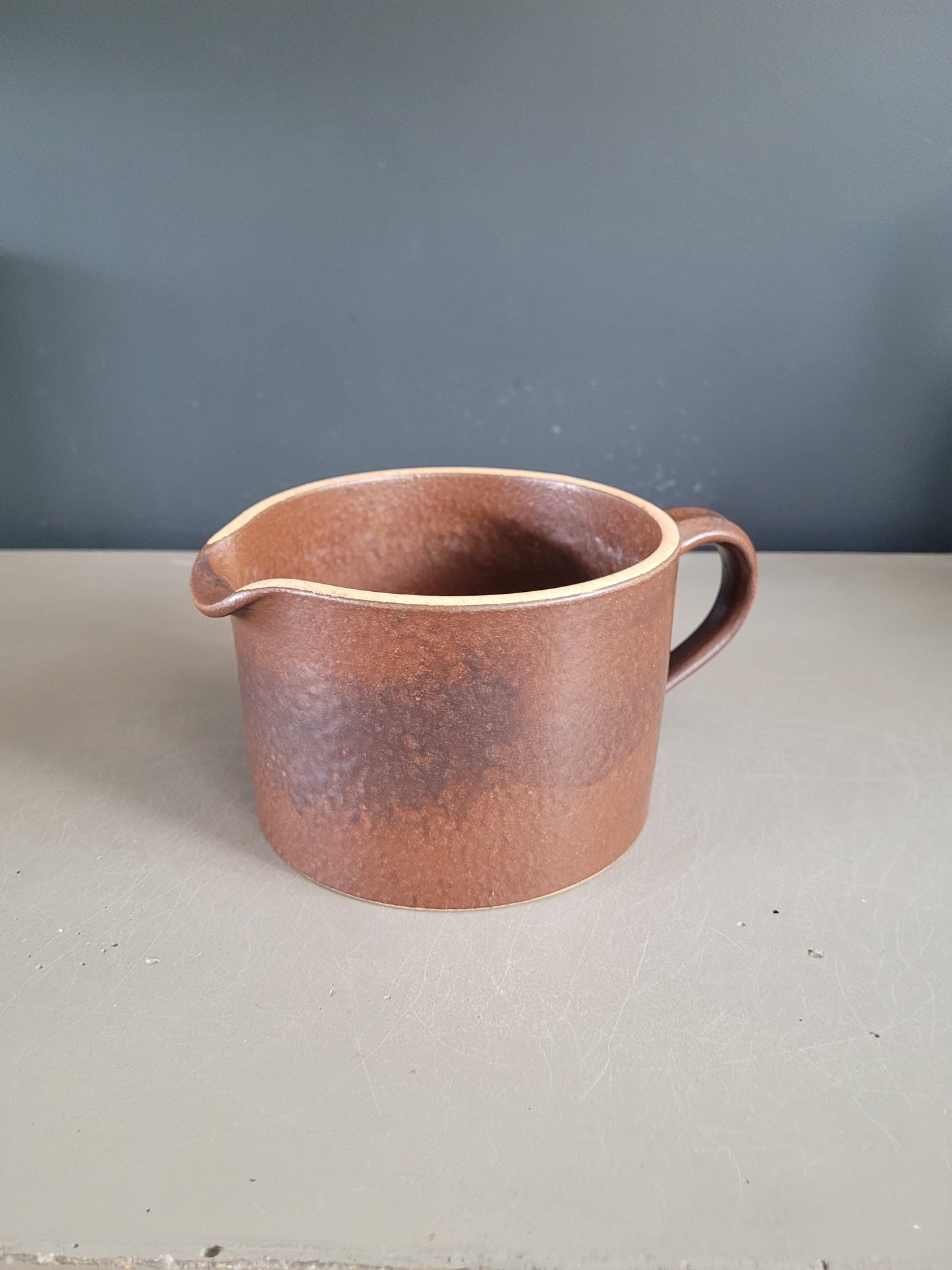 Pichet - pot à crème - en faience émaillée marron - Ref 506