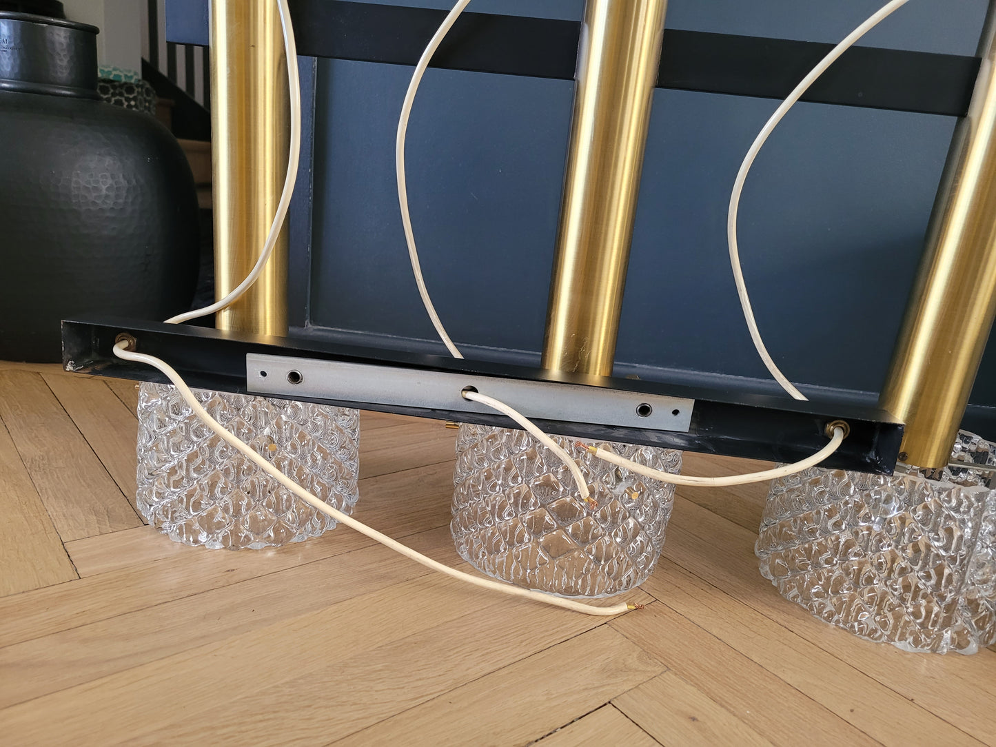 Lustre 3 feux suspension cascade vintage en verre moulé et laiton - Ref 307