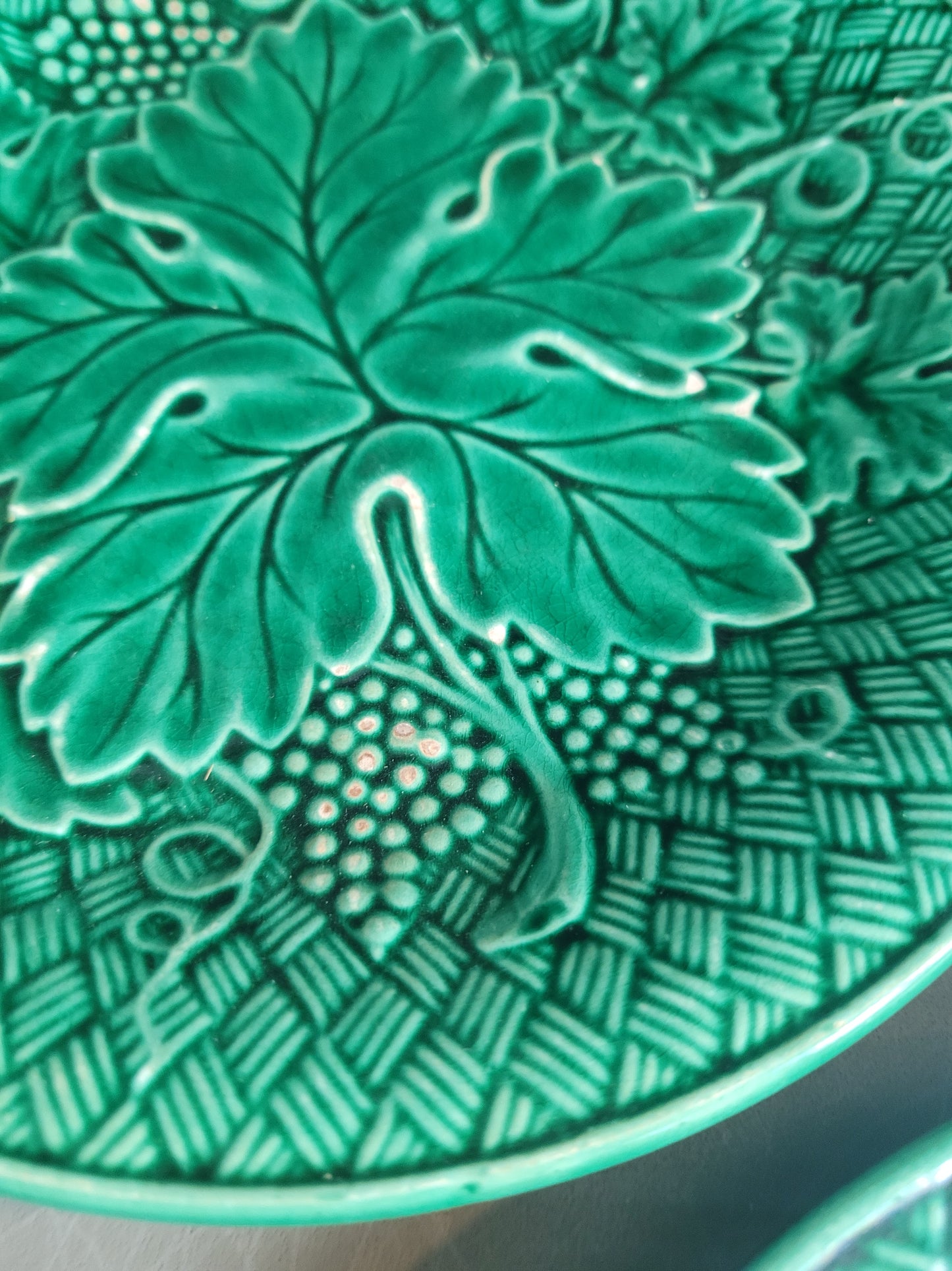 3 assiettes en barbotine verte - Ref 153