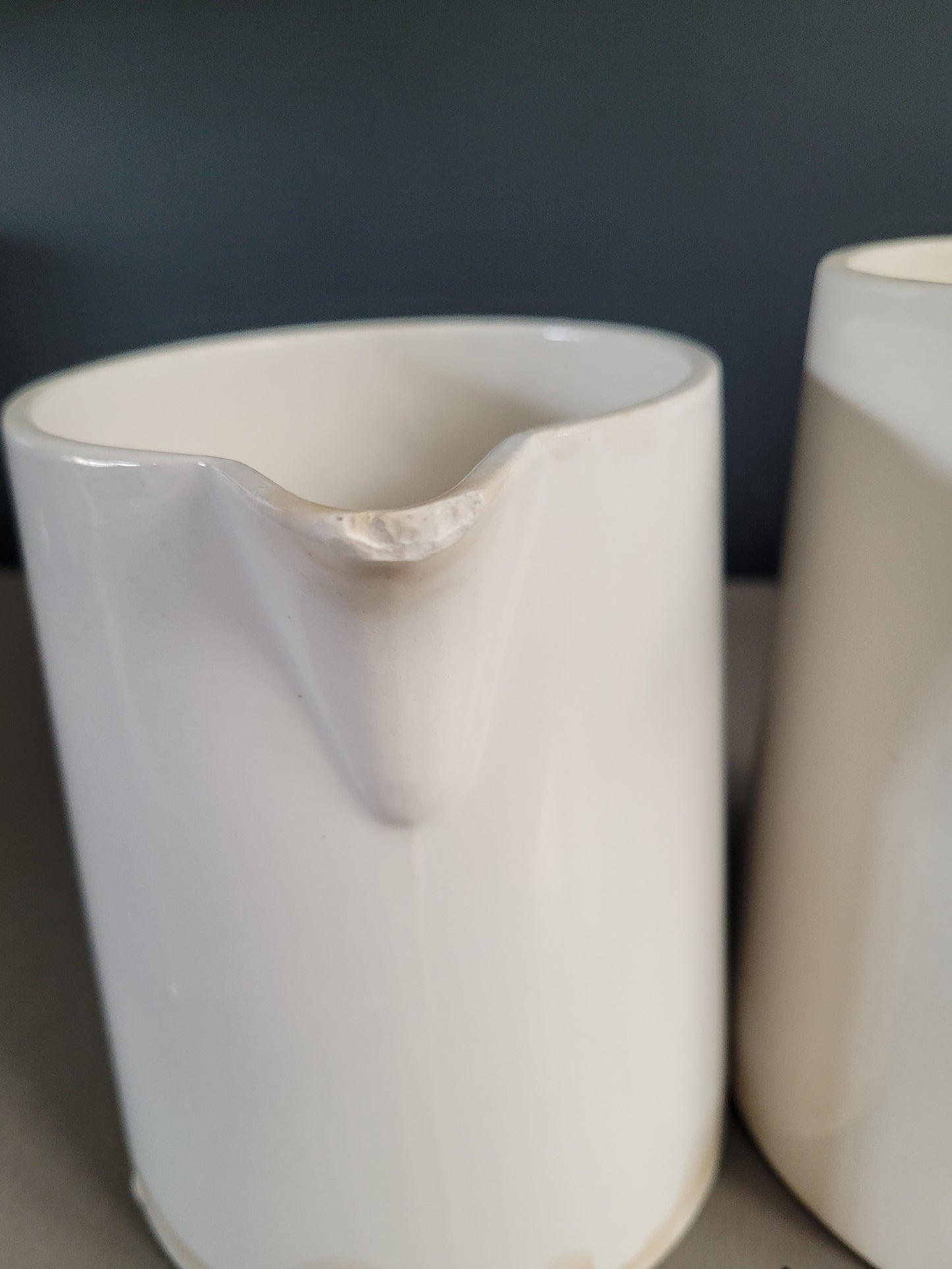 Paire de pichets en porcelaine de Digoin - Ref 327