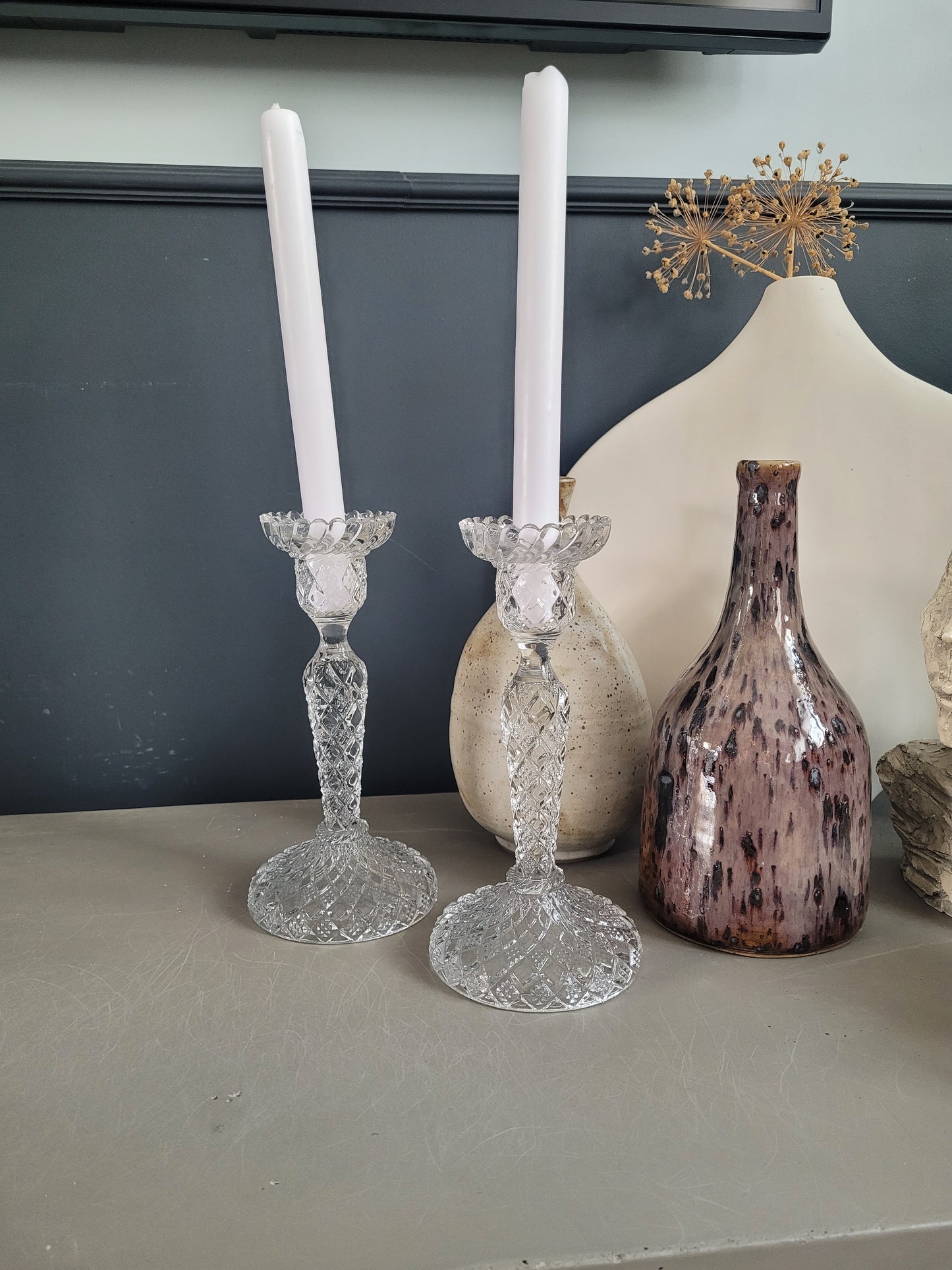 Paire de bougeoirs anciens en verre moulé- Ref 388