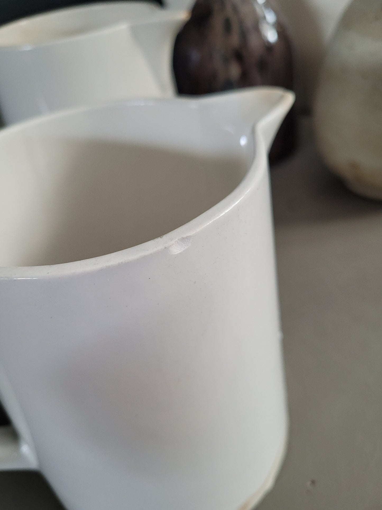 Paire de pichets en porcelaine de Digoin - Ref 327