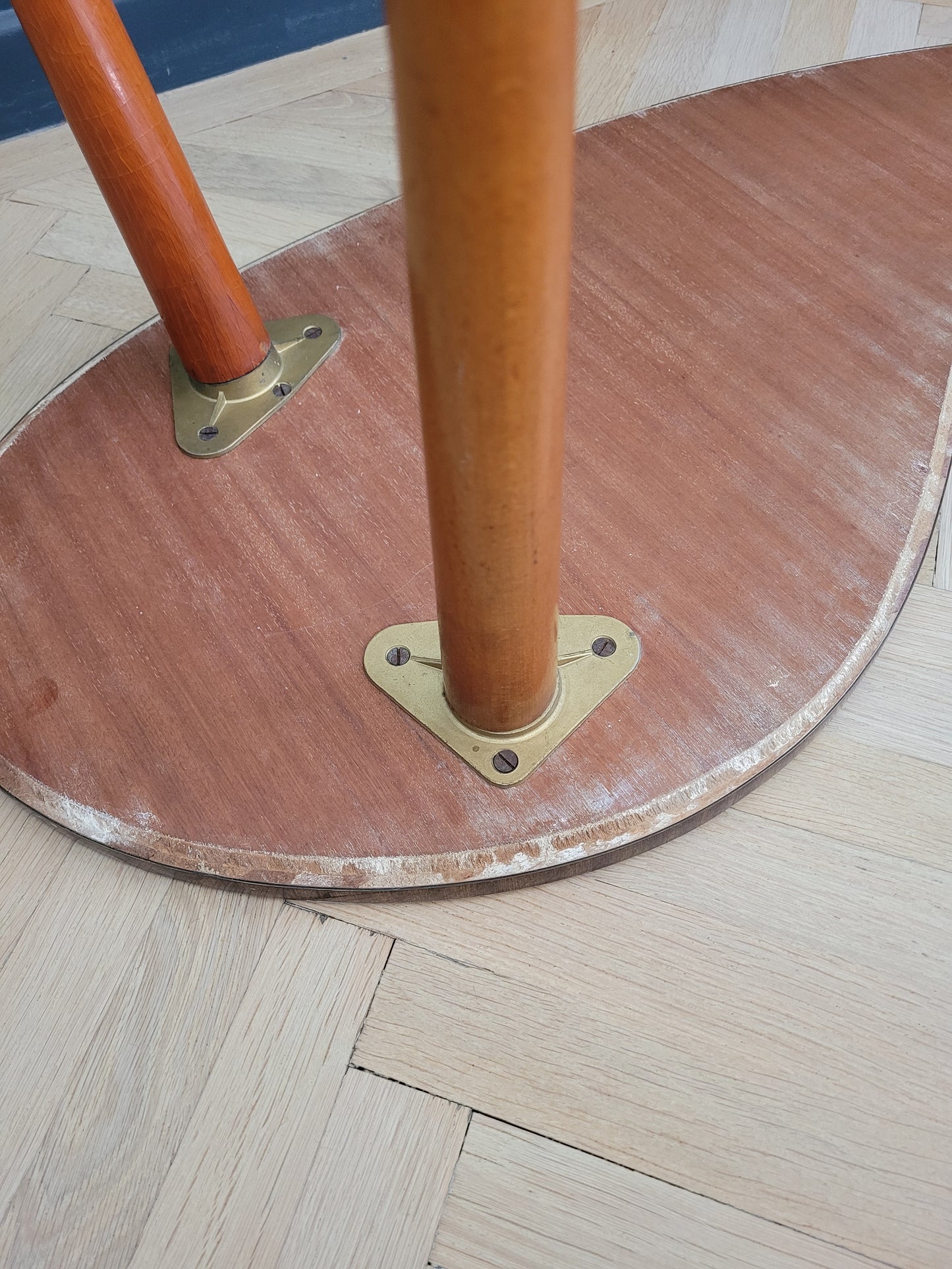 Table basse haricot années 50 en loupe d'orme - Ref 637