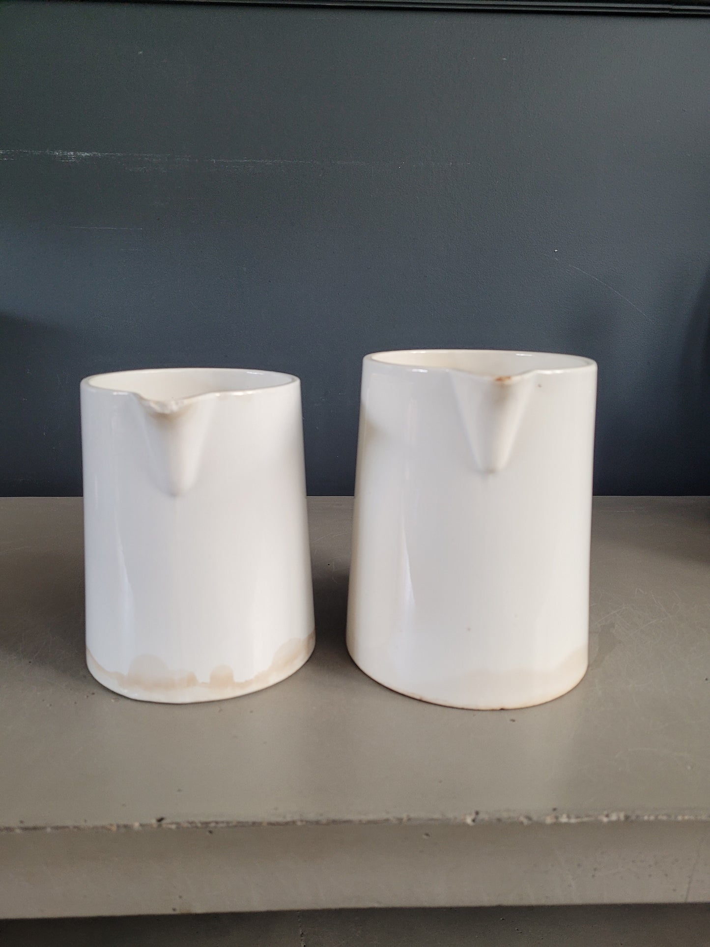 Paire de pichets en porcelaine de Digoin - Ref 327