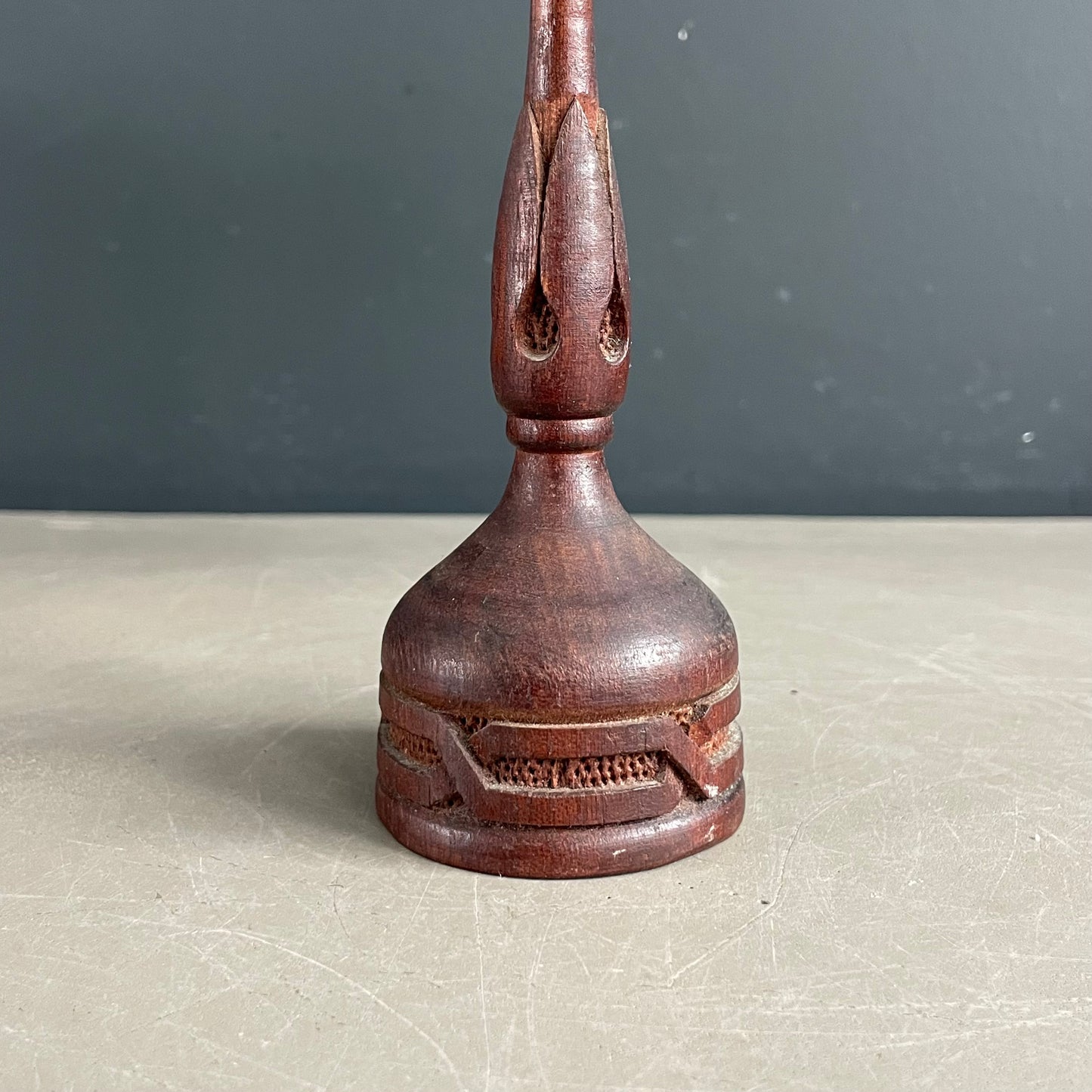 Bougeoir en bois ciselé - 19,5cm - Ref 1172