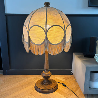 Grande lampe de salon pied bois et abat-jour à franges - Ref 1371