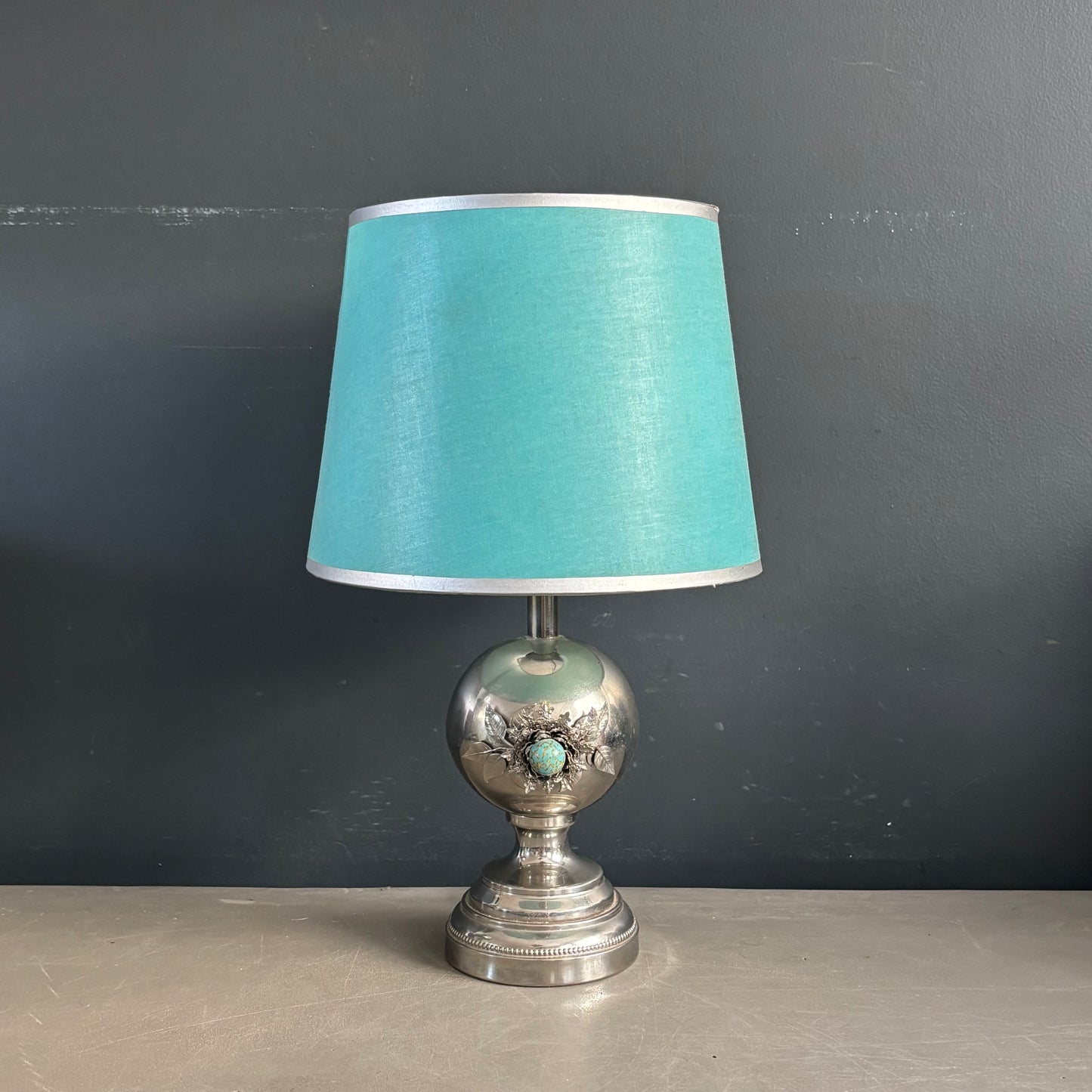 Lampe de table en métal chromé et turquoise - Ref 1305