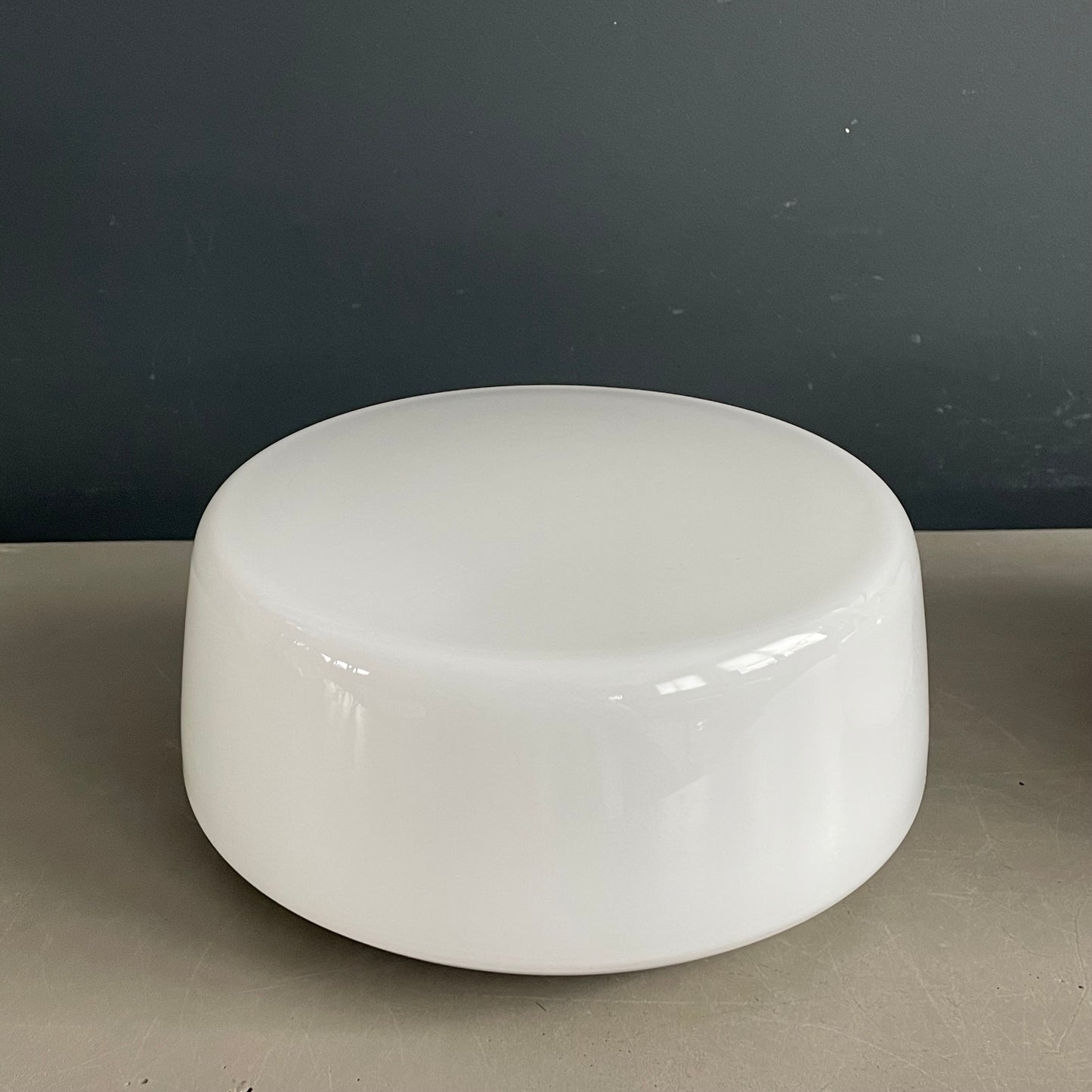 Paire de plafonniers globes en verre blanc - Ref 1175
