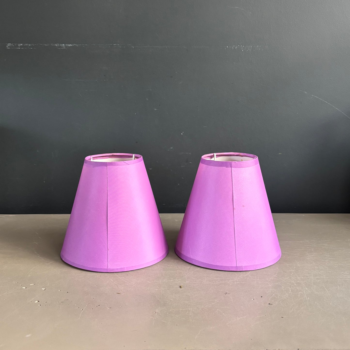 Paire d’abat-jour en satin couleur lilas - Ref 1219