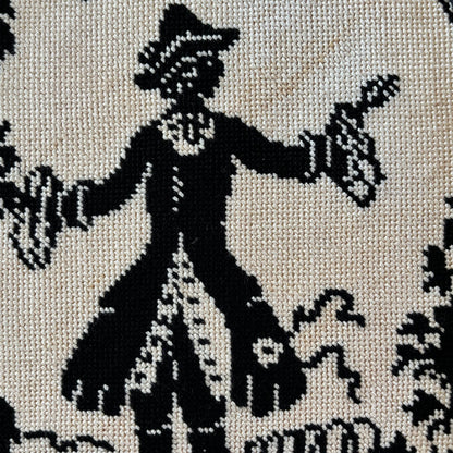 Paire de broderies médaillon romantiques encadrées - Ref 1237