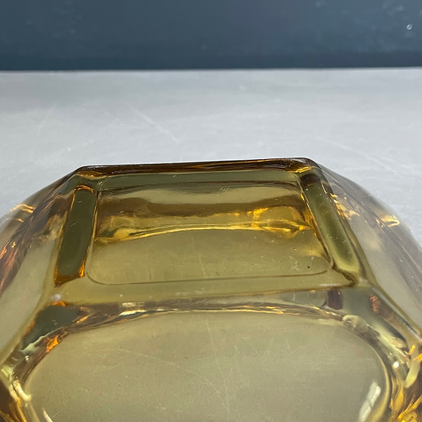 Cendrier vintage en verre jaune - Ref 1162
