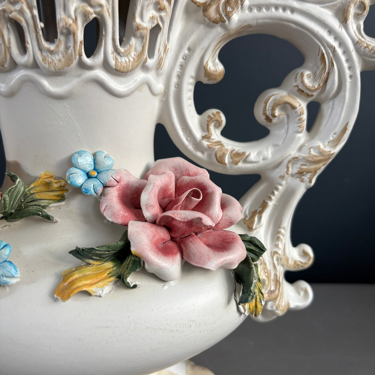 Grande verseuse en céramique et barbotine, Capodimonte, Italie, Années 50 - Ref 1295