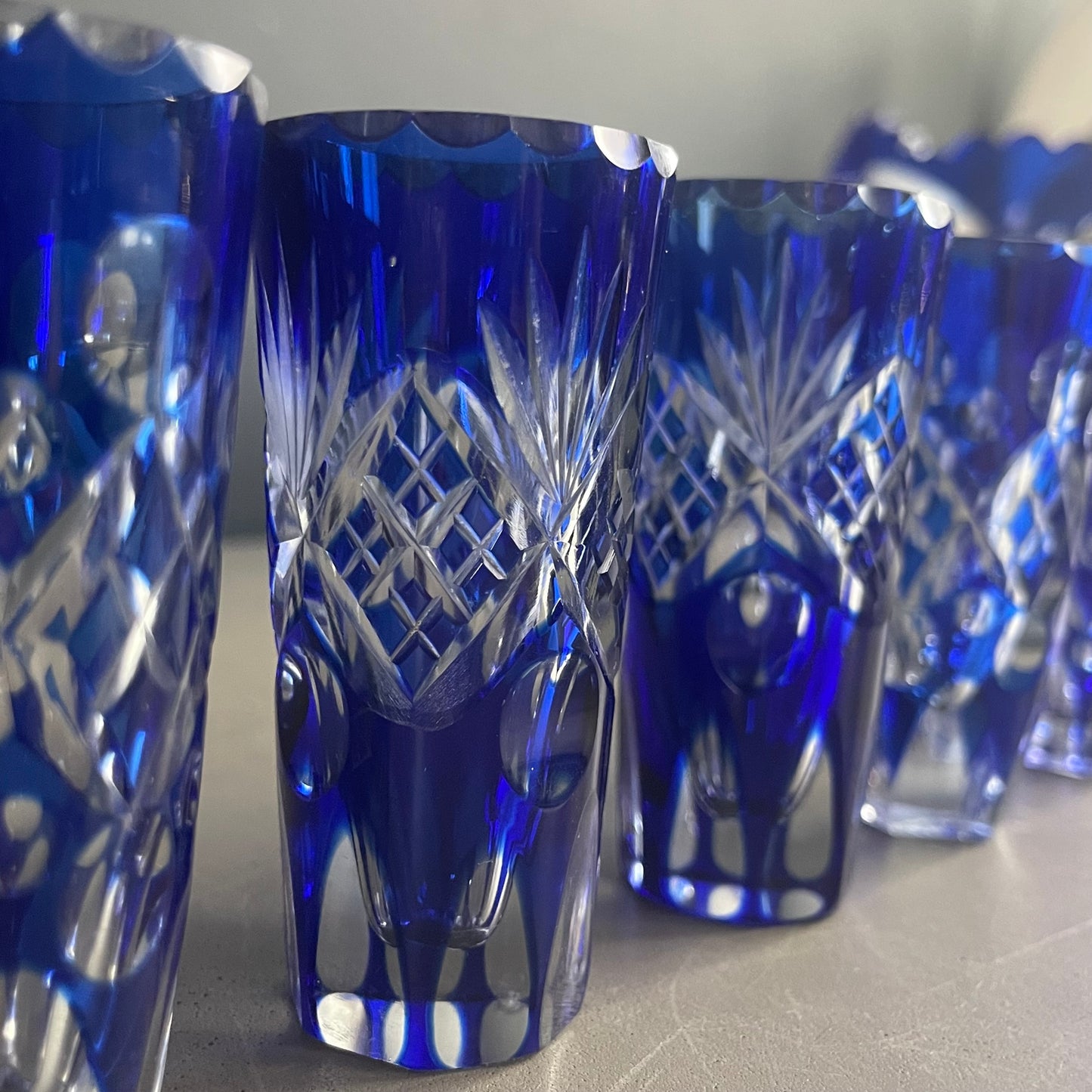Ensemble coupe + 6 verres en cristal de Bohème - Ref 1144