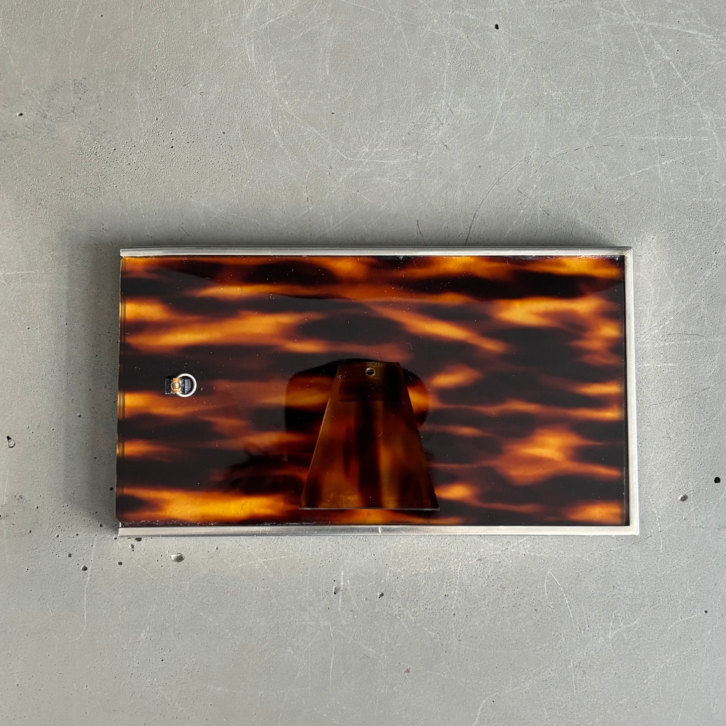Paire de cadres à poser en lucite et chrome Hollywood Regency 1970 - Ref 1227
