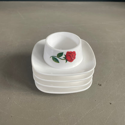 Lot de 4 coquetiers vintage en plastique - Ref 1054