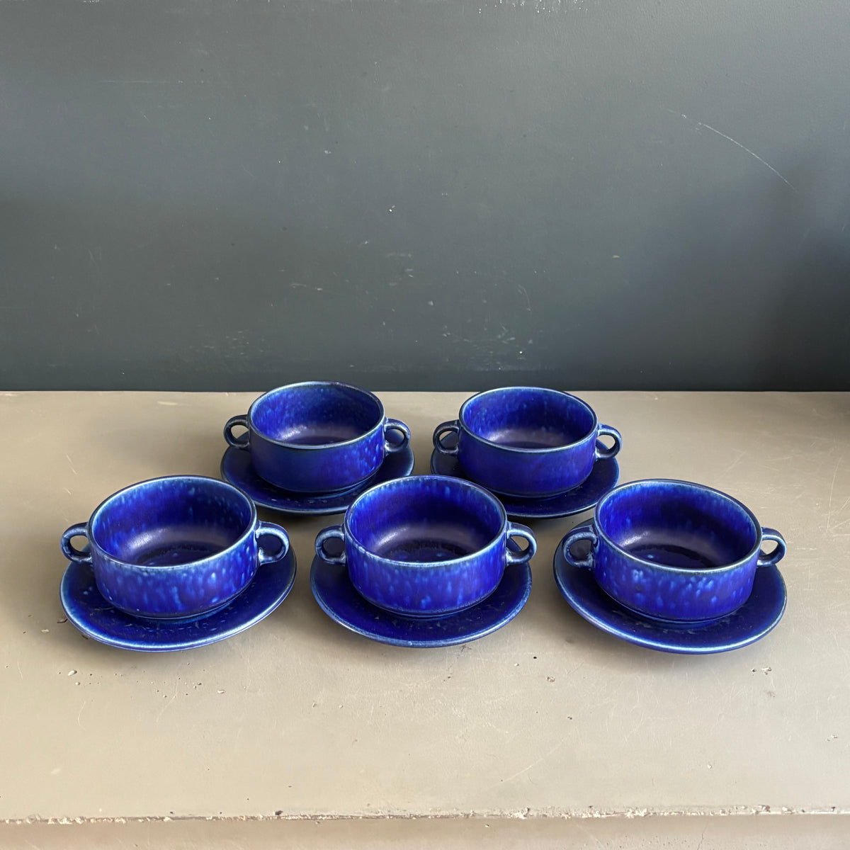 Ensemble de 5 tasses à thé avec soucoupes en céramique bleu Klein - Ref 1393