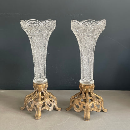 Paire du bougeoirs en régule et verre moulé - Ref 937