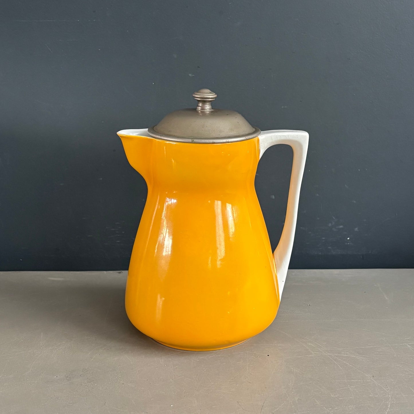 Théière ancienne en faïence et couvercle-filtre en étain - Ref 1250