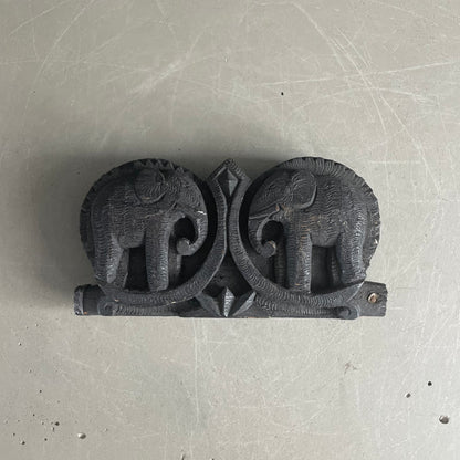 Balance traditionnelle indienne - boîte en bois sculptée éléphants - Ref 1142