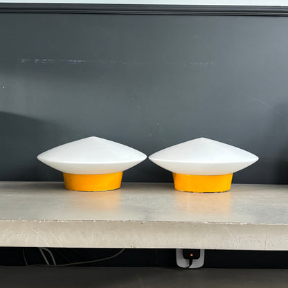 Paire d’appliques murales avec globes soucoupes en opaline - Ref 1266