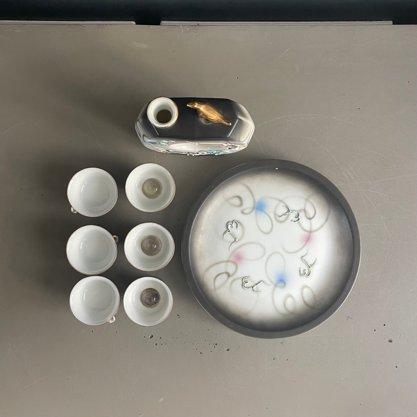 Service à saké en porcelaine – 6 tasses, bouteille et plateau - Ref 1123