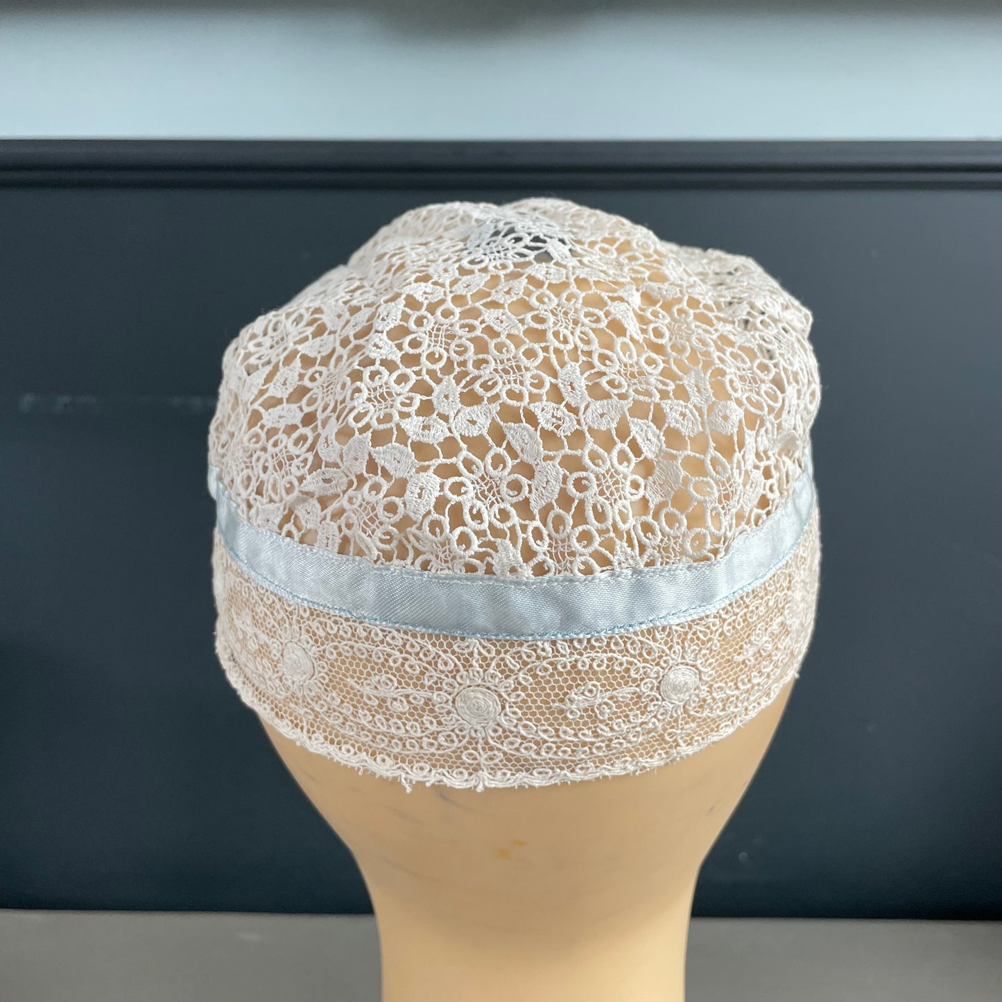 Bonnet de bébé ancien en dentelle - Ref 1159