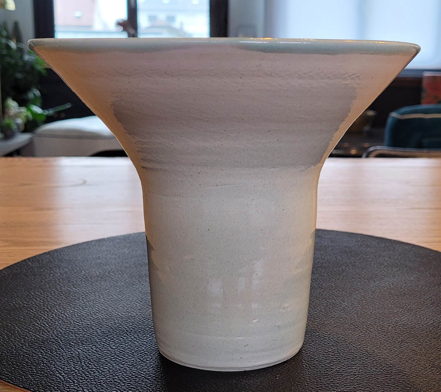 Vase en grès crème, intérieur vernissé céladon - ref 6