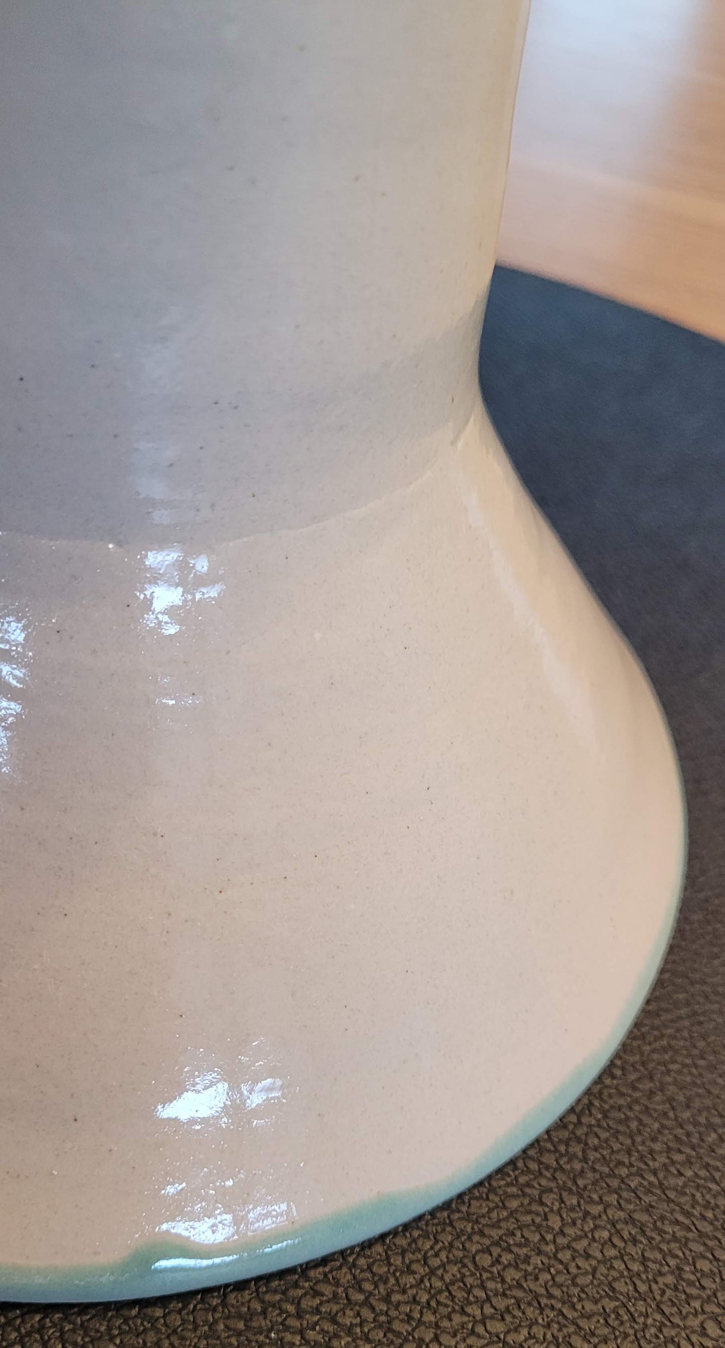 Vase en grès crème, intérieur vernissé céladon - ref 6