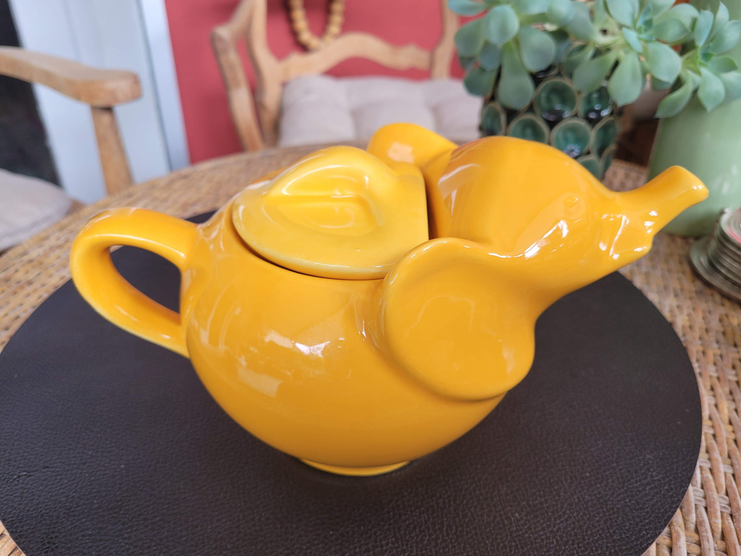 Théière vintage Eléphant en porcelaine - ref 149