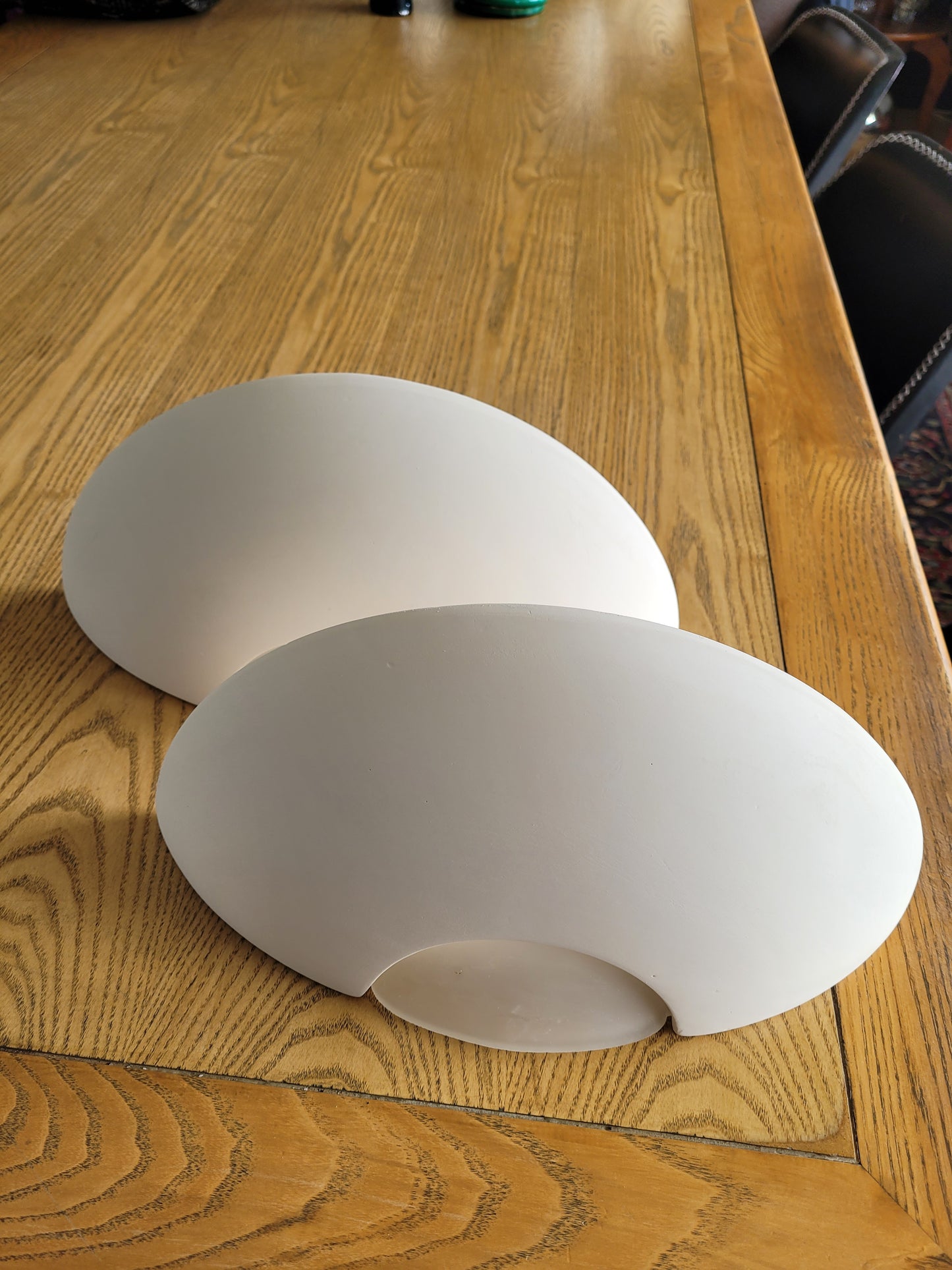 Paire d'appliques demi-lune en plâtre - ref 235