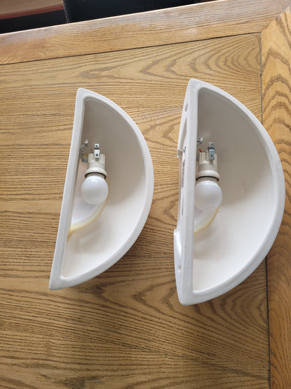 Paire d'appliques demi-lune en plâtre - ref 235