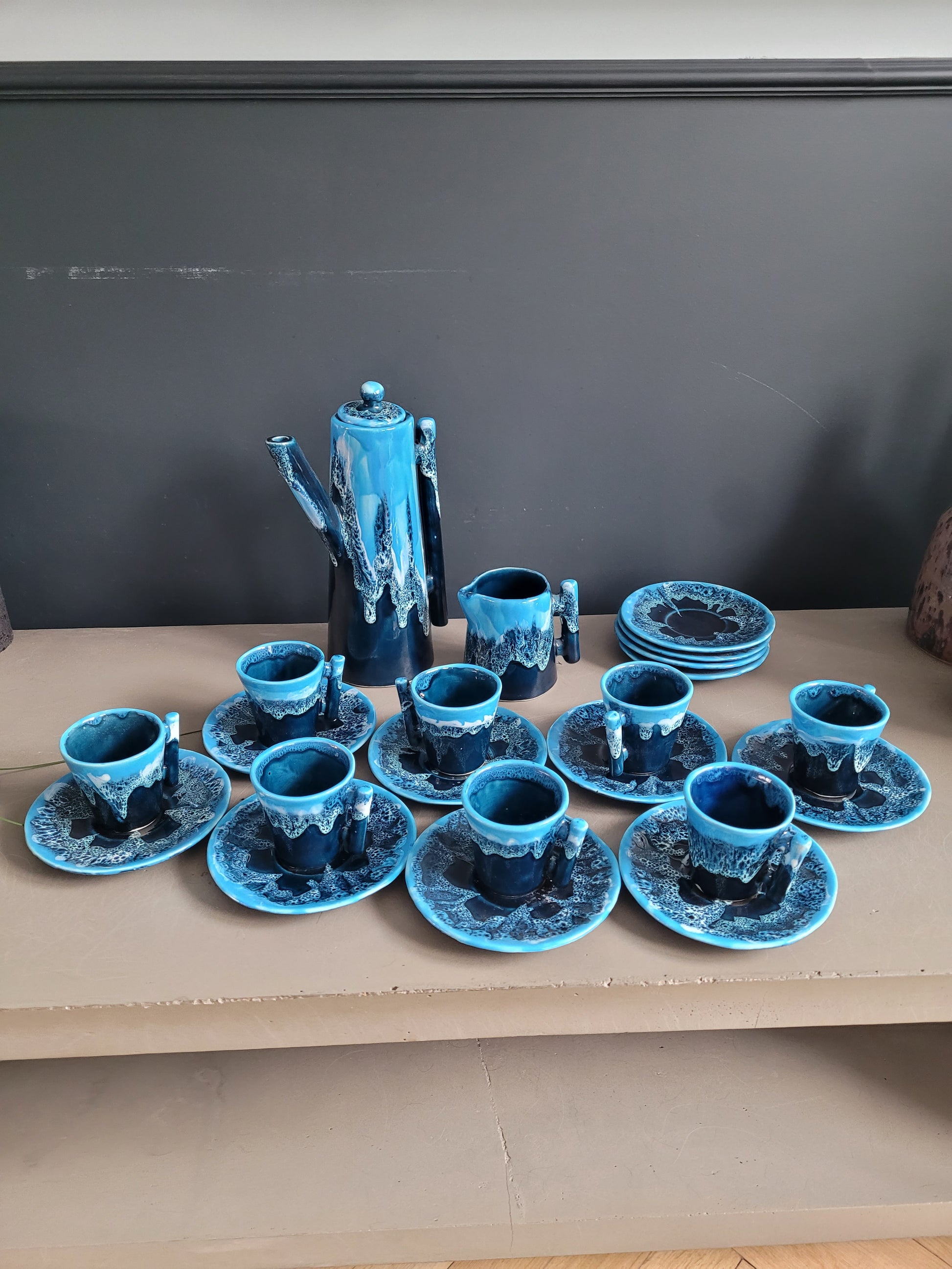 Lot de 5 tasses et sous-tasses à café Gérard Hofmann Lot de 5 tasses et sous-tasses à café Gérard Hofmann