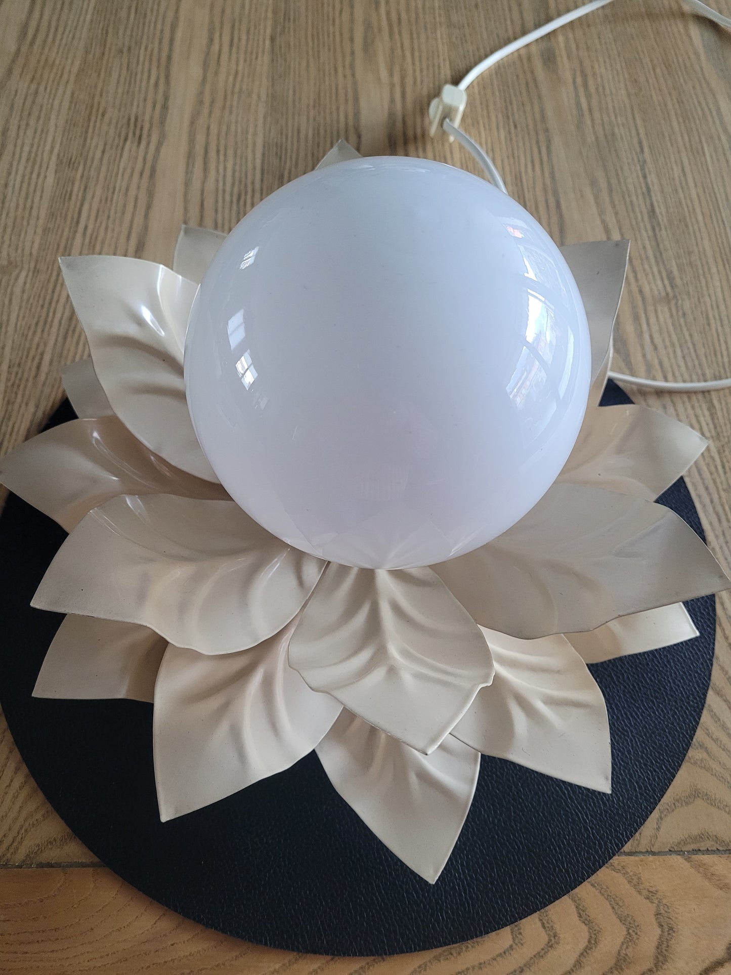 Lampe à poser fleur globe opaline - Ref 228