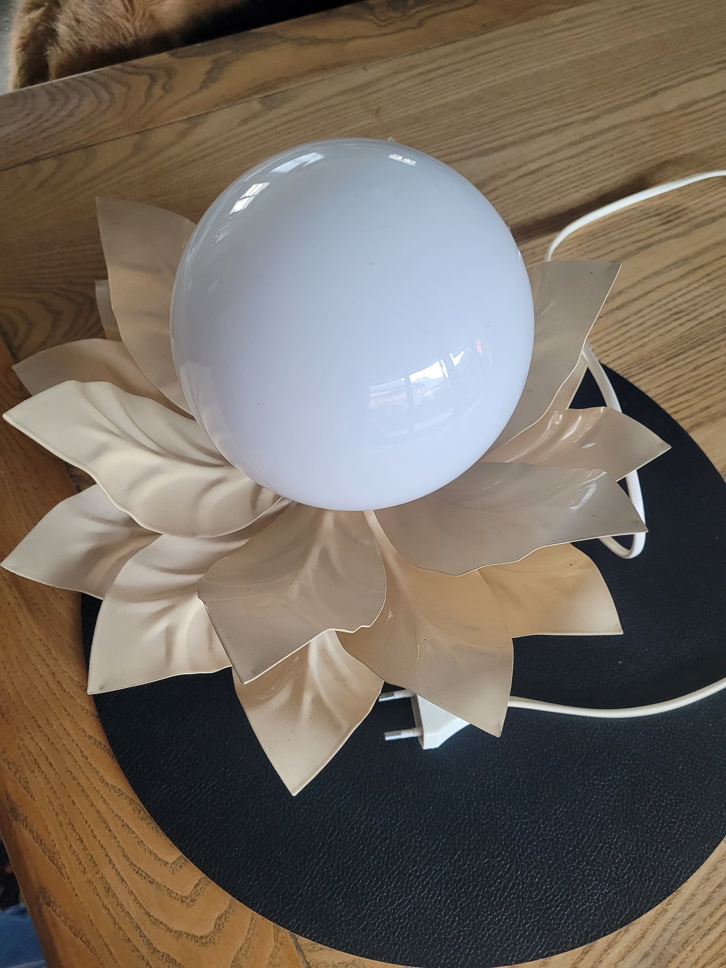 Lampe à poser fleur globe opaline - Ref 228