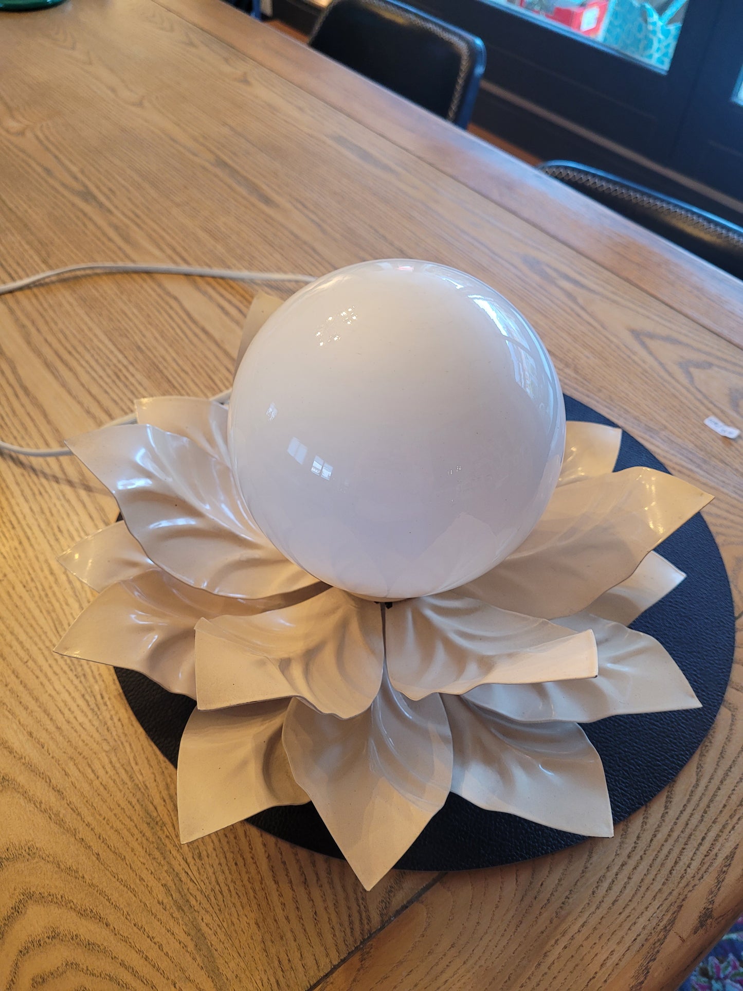 Lampe à poser fleur globe opaline - Ref 228