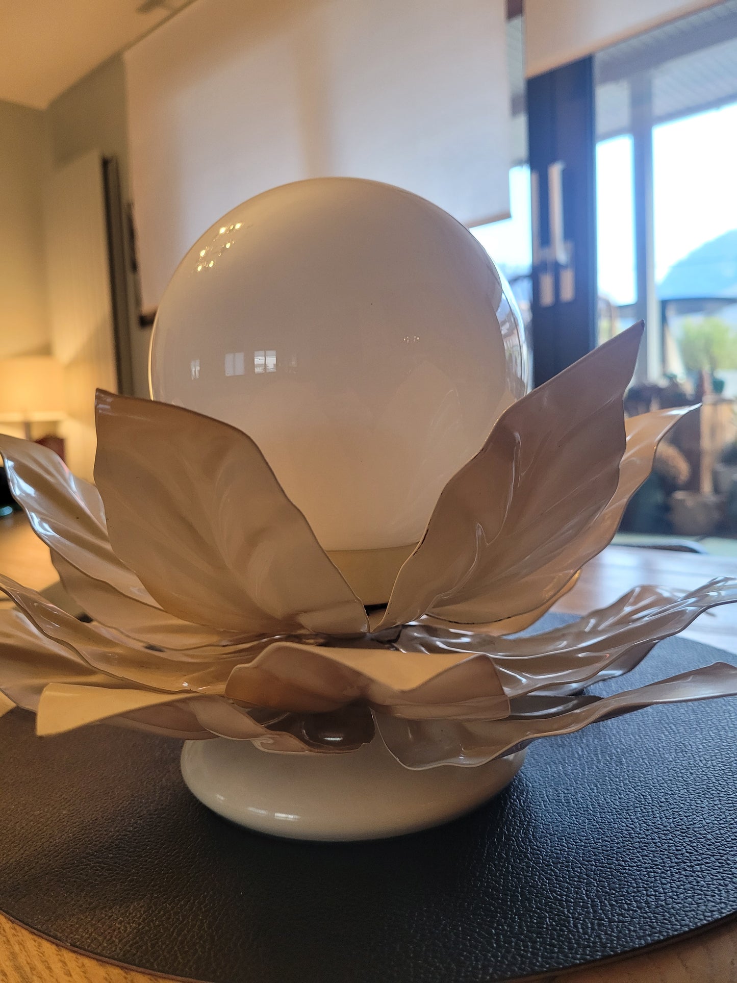 Lampe à poser fleur globe opaline - Ref 228