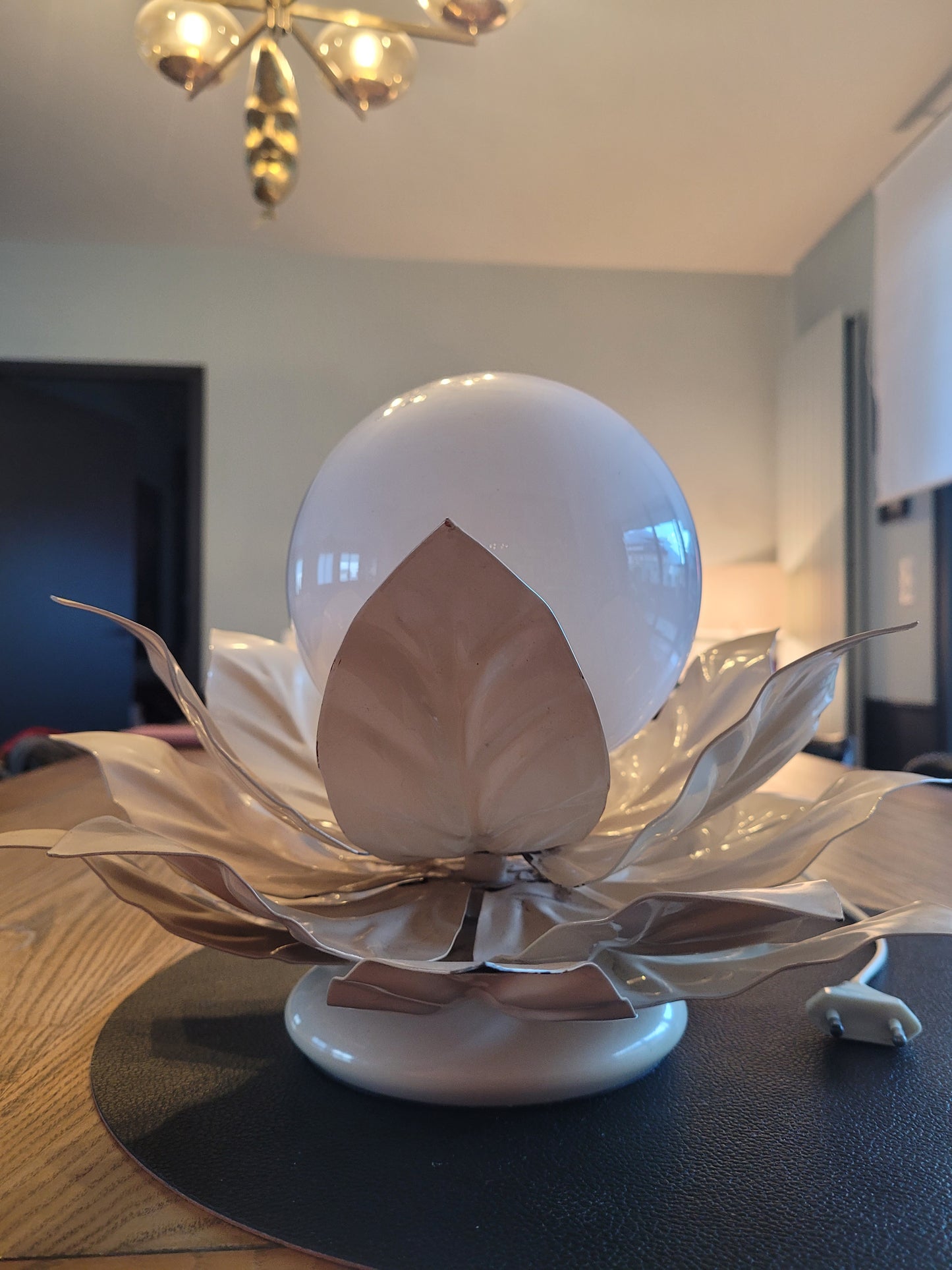 Lampe à poser fleur globe opaline - Ref 228