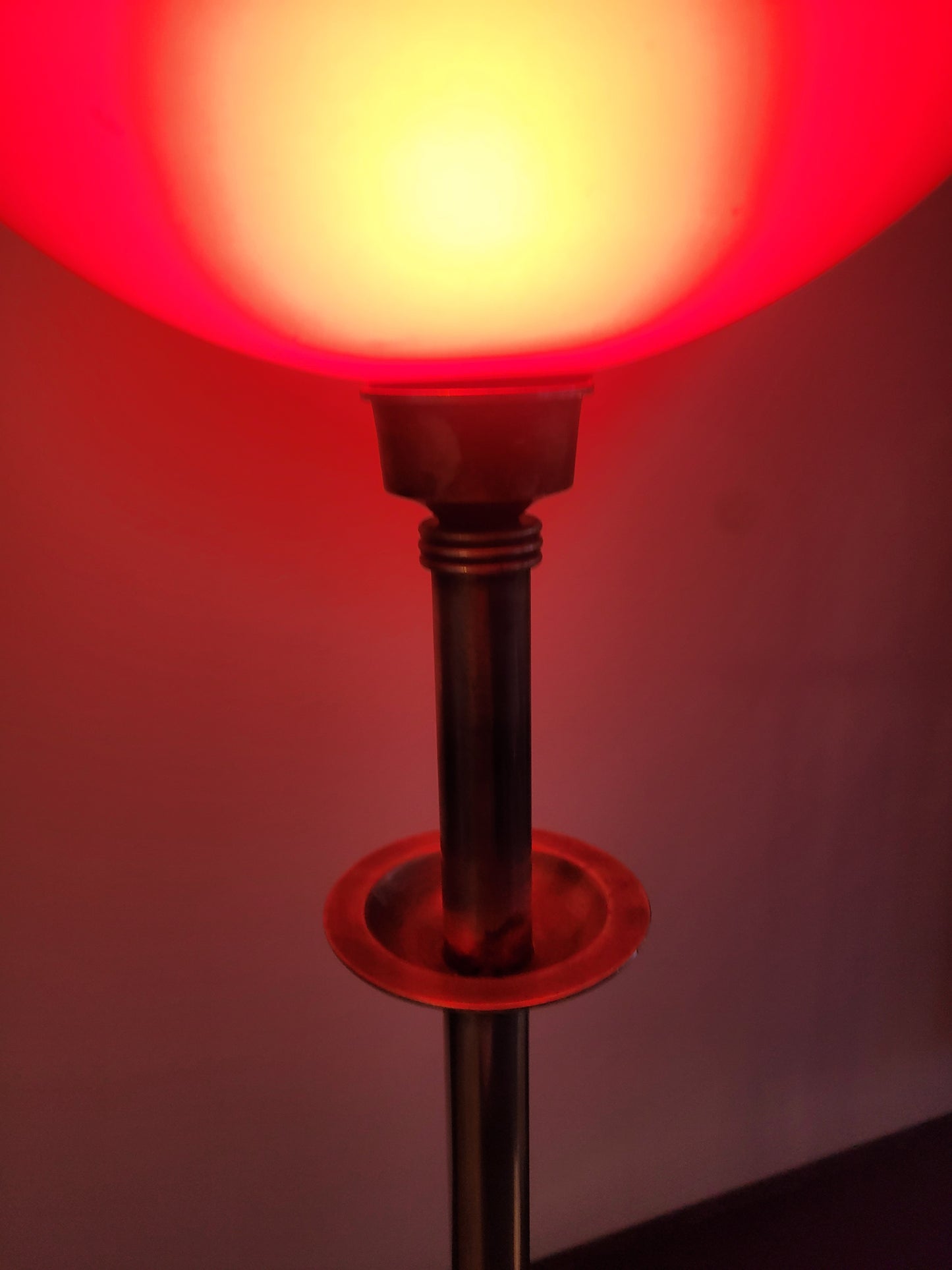 Lampadaire à plateau avec globe en verre opaline - Ref 251