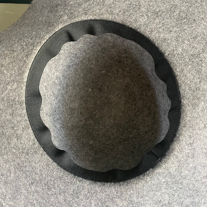Chapeau en feutre avec broche - Ref 1065