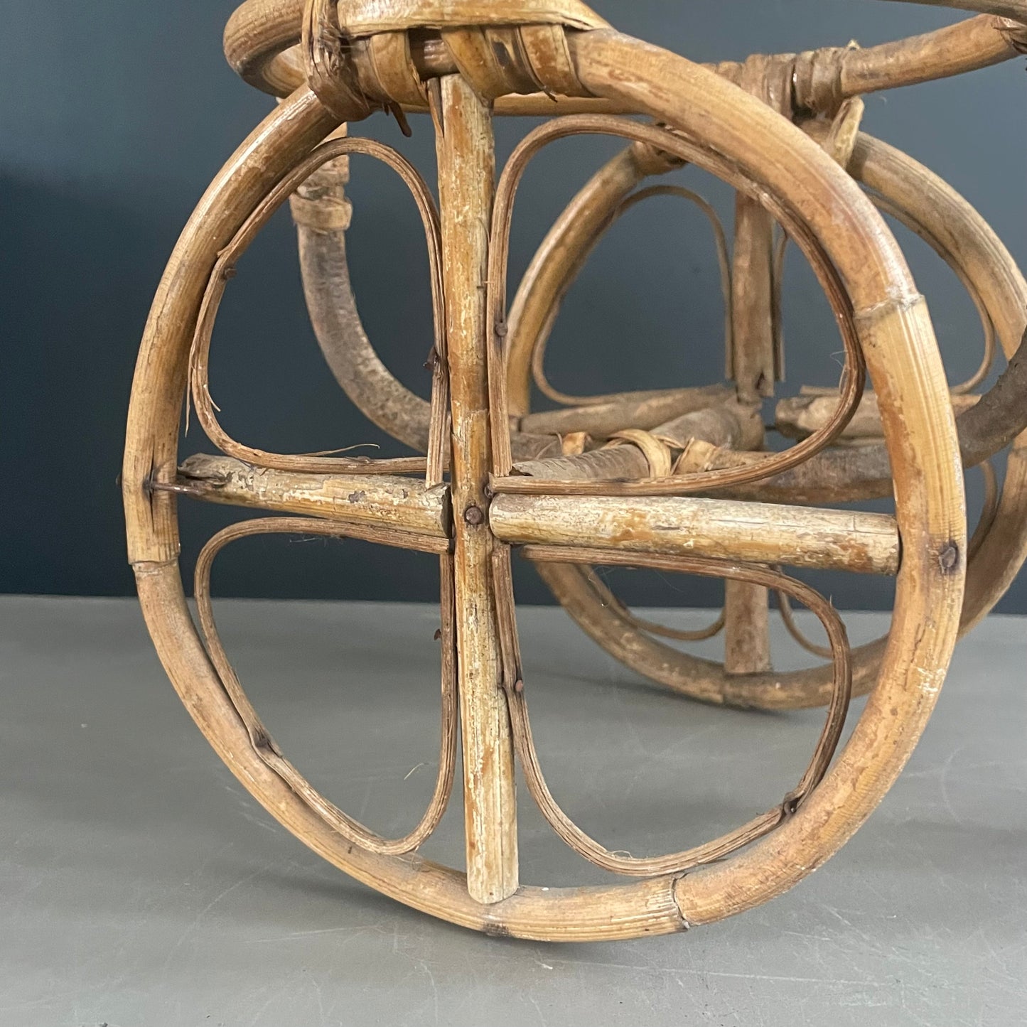 Porte plante tricycle en rotin - Ref 1117