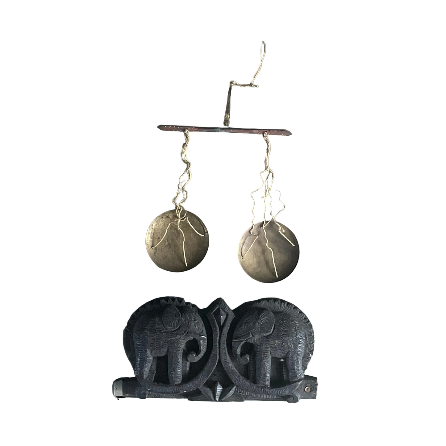 Balance traditionnelle indienne - boîte en bois sculptée éléphants - Ref 1142