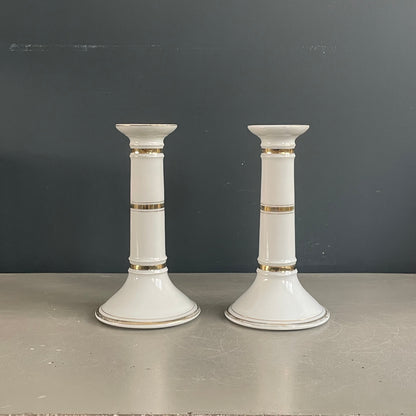 Paire de bougeoirs en porcelaine motif doré - Ref 1111