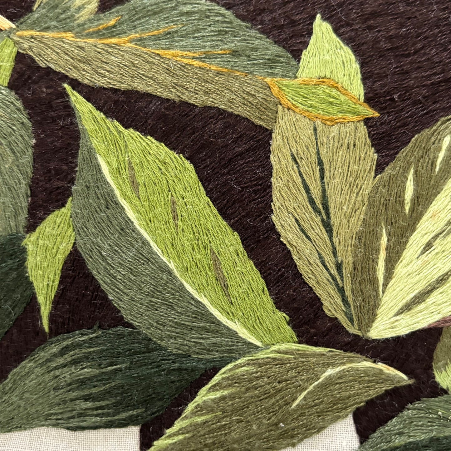 Broderie artisanale du Rwanda - Maman gorille et son bébé - Ref 1301
