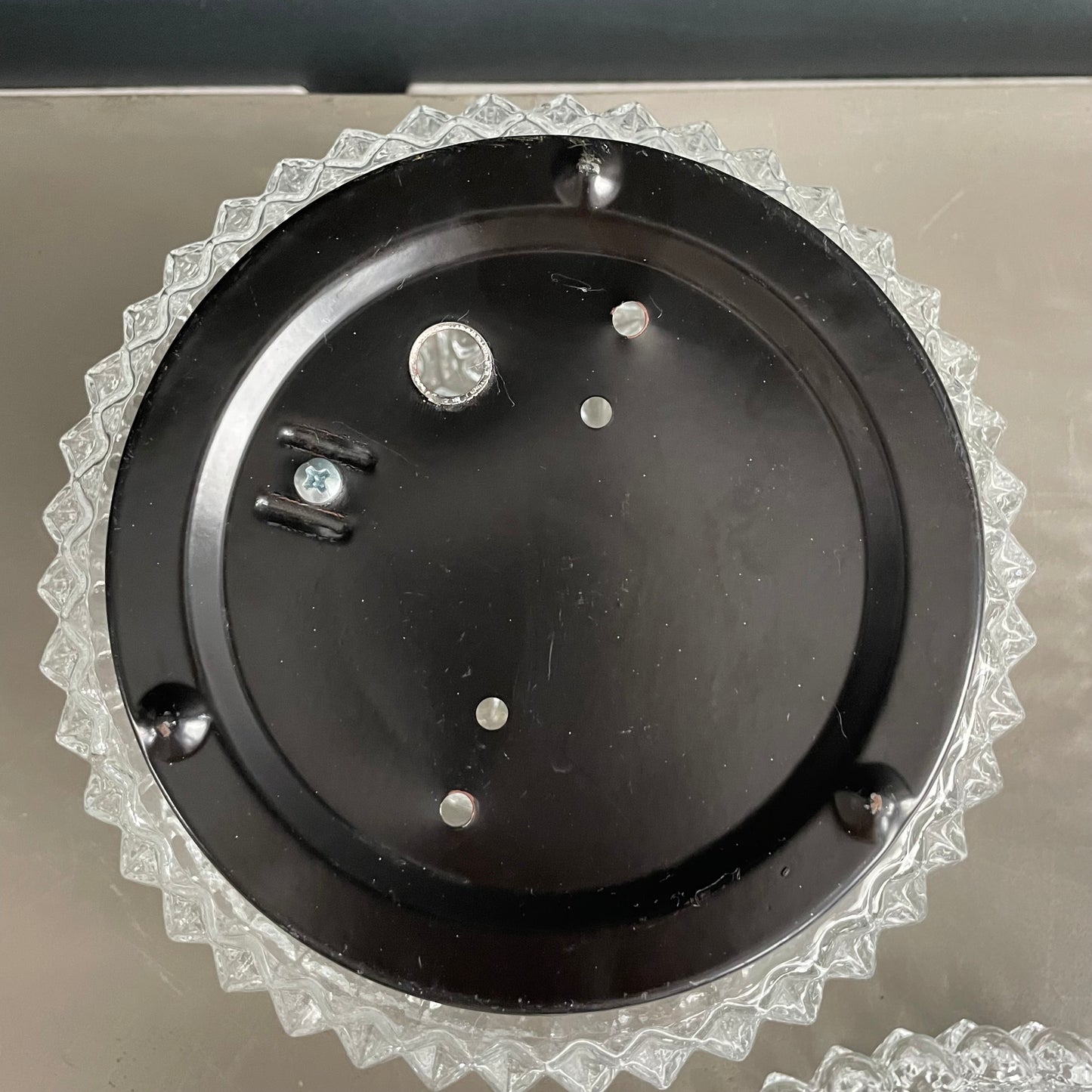 Paire de plafonniers / appliques en verre moulé + 1 globe seul - Ref 1179