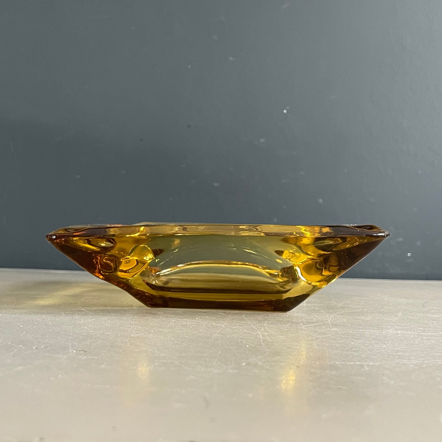 Cendrier vintage en verre jaune - Ref 1162