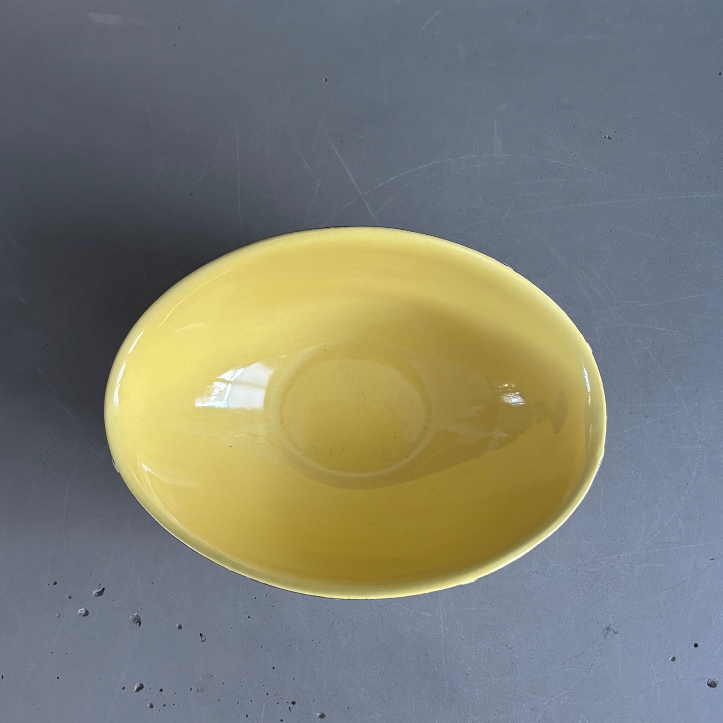 Bol apéritif en céramique jaune et noir, forme libre, West Germany - Ref 1216
